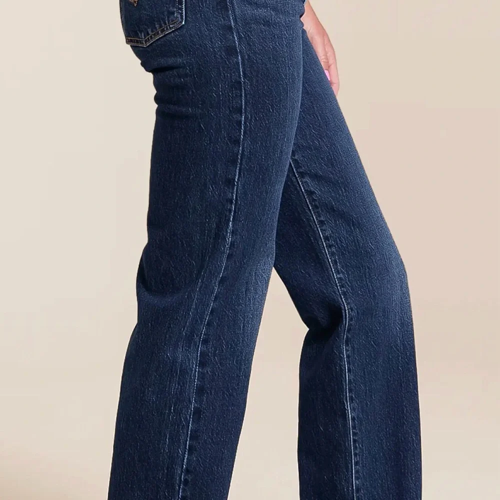 Levi’s Premium Ribcage Stretch - Picture 5 of 9